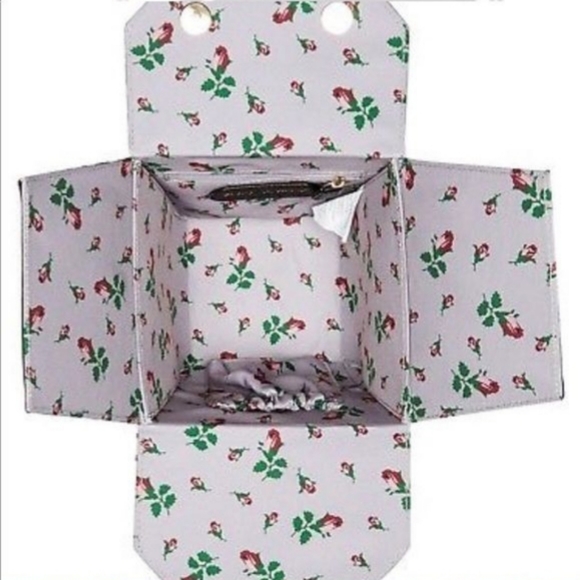 In search of Betsey Johnson Chinese takeout purse - Picture 3 of 3